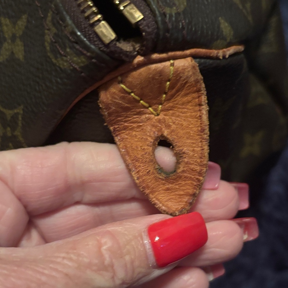 Authentic Louis Vuitton Monogram Canvas Duffel with Tan Trim - Picture 2 of 9
